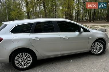 Універсал Opel Astra 2013 в Івано-Франківську