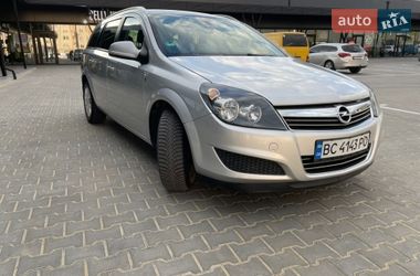 Универсал Opel Astra 2010 в Жовкве
