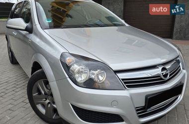 Універсал Opel Astra 2010 в Тернополі