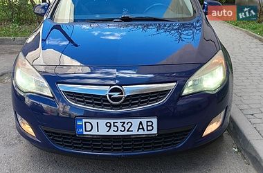 Універсал Opel Astra 2012 в Івано-Франківську