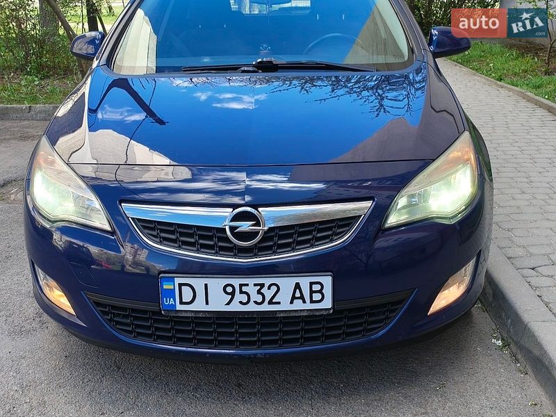 Opel Astra 2012