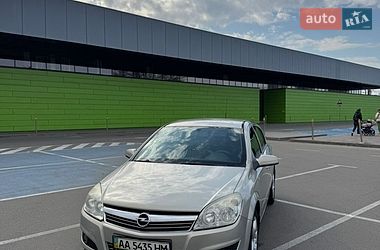 Хэтчбек Opel Astra 2008 в Киеве