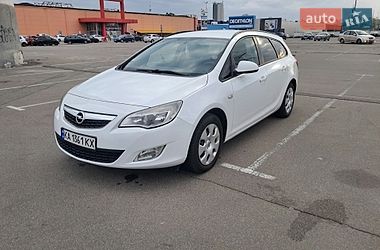 Універсал Opel Astra 2011 в Києві