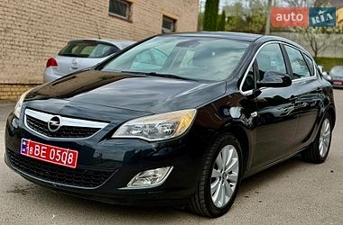 Хетчбек Opel Astra 2012 в Рівному