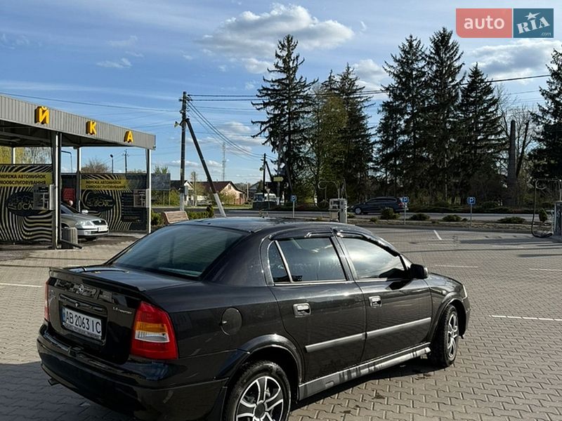 Седан Opel Astra 2008 в Ладыжине