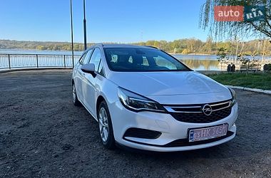 Универсал Opel Astra 2018 в Ватутино