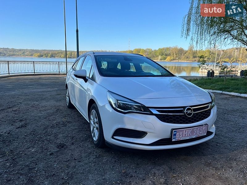 Универсал Opel Astra 2018 в Ватутино