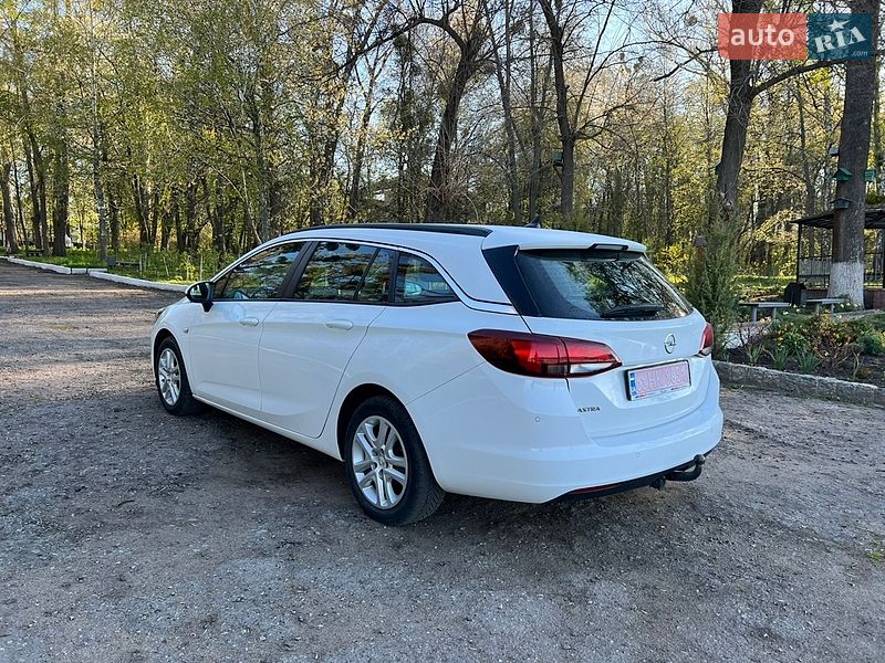 Универсал Opel Astra 2018 в Ватутино