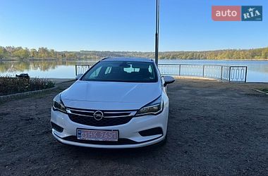 Универсал Opel Astra 2018 в Ватутино