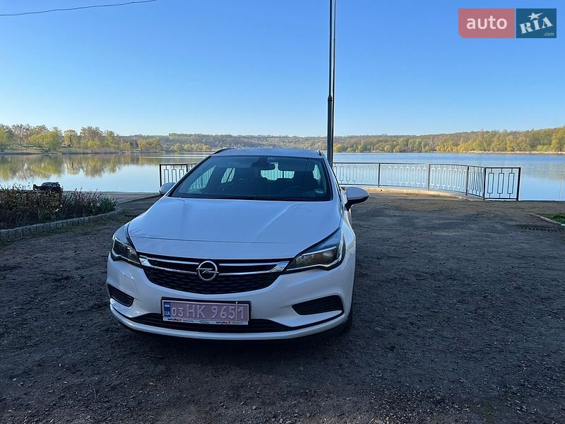 Универсал Opel Astra 2018 в Ватутино