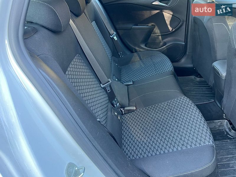 Универсал Opel Astra 2018 в Ватутино