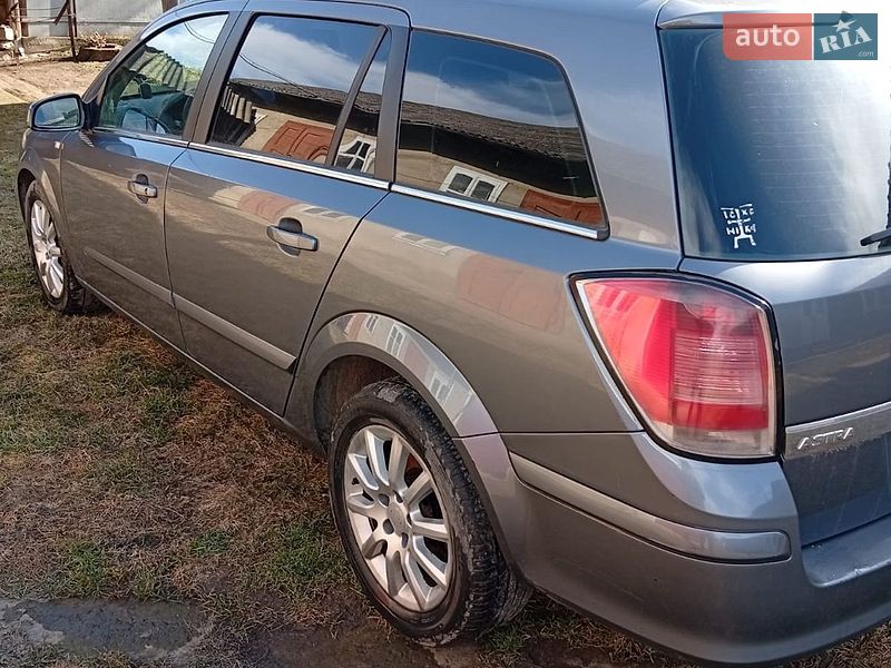 Универсал Opel Astra 2005 в Хотине
