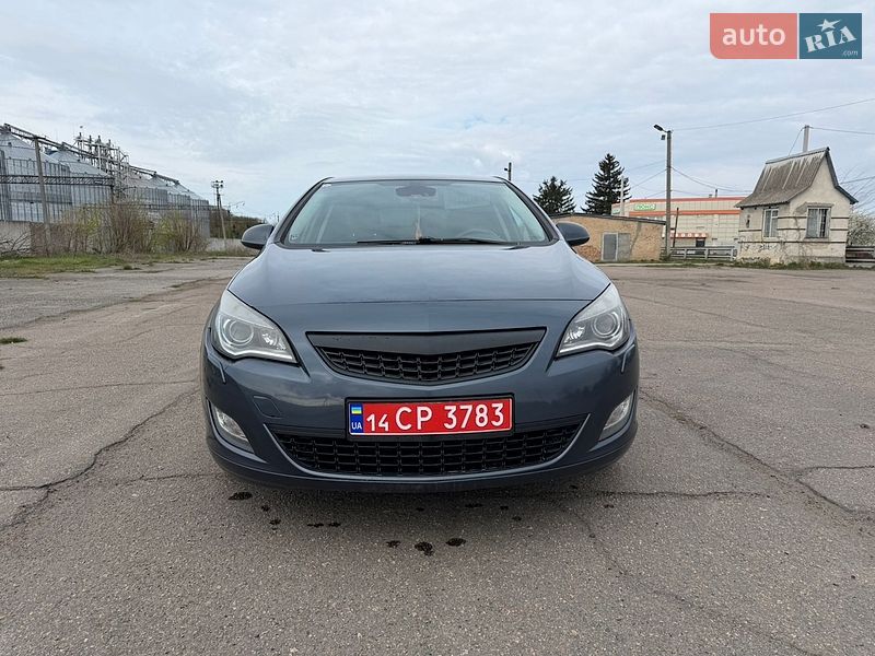 Хэтчбек Opel Astra 2009 в Попельне
