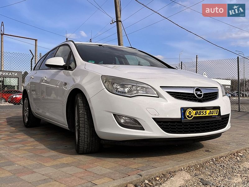Opel Astra 2011