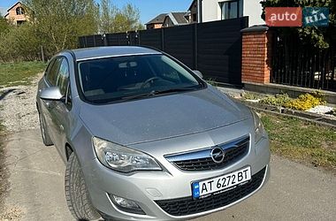 Универсал Opel Astra 2011 в Ивано-Франковске