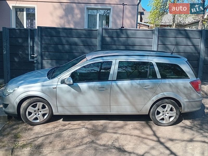 Универсал Opel Astra 2009 в Ровно