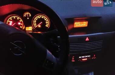 Универсал Opel Astra 2012 в Смеле