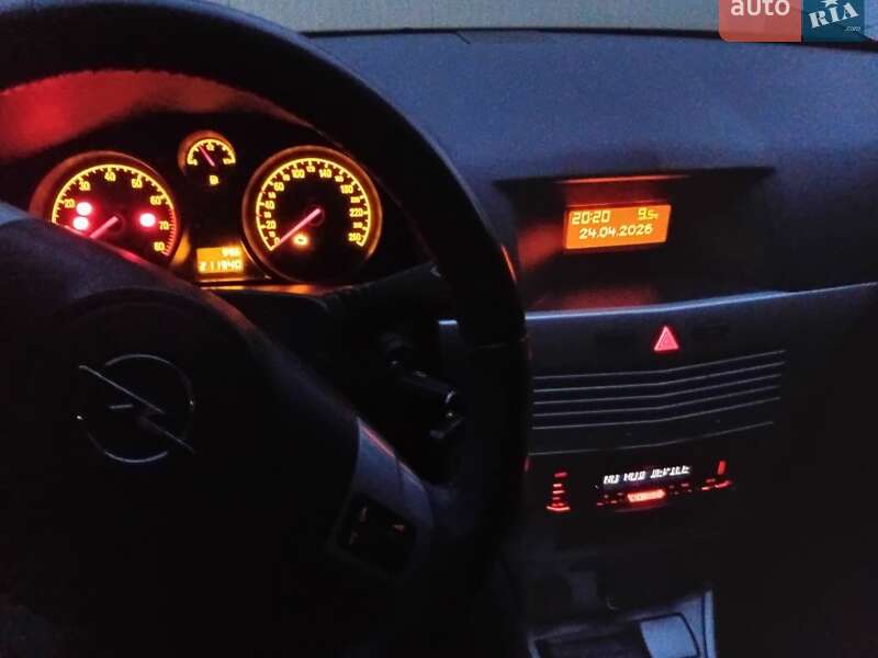 Универсал Opel Astra 2012 в Смеле