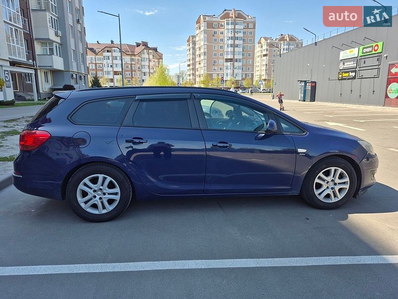 Универсал Opel Astra 2013 в Буче