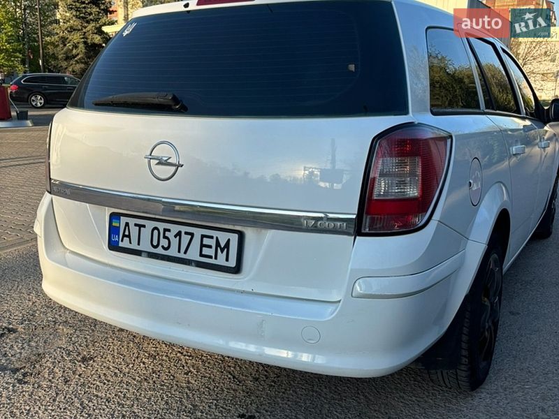 Універсал Opel Astra 2010 в Івано-Франківську
