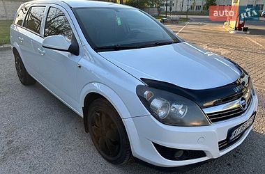 Універсал Opel Astra 2010 в Івано-Франківську