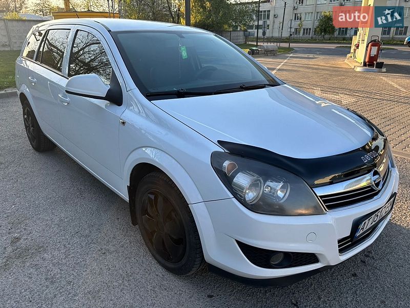 Універсал Opel Astra 2010 в Івано-Франківську