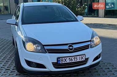 Универсал Opel Astra 2010 в Хмельницком