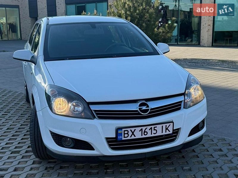 Универсал Opel Astra 2010 в Хмельницком