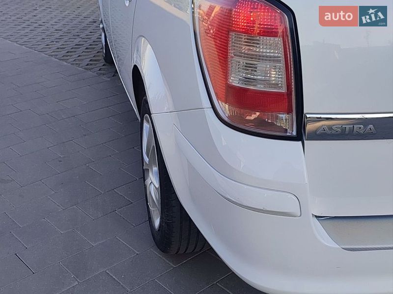 Универсал Opel Astra 2010 в Хмельницком