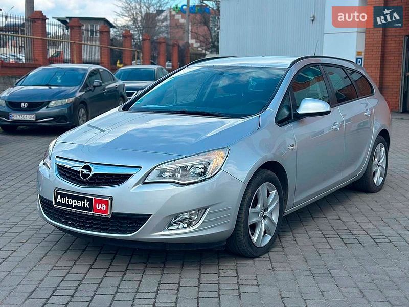 Opel Astra 2011