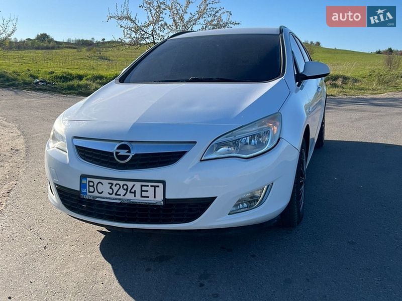 Универсал Opel Astra 2011 в Бориславе