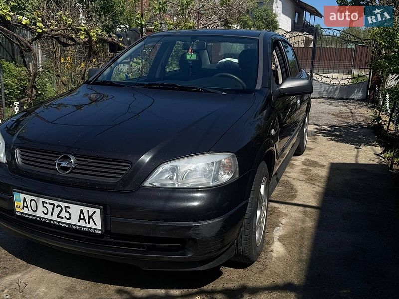 Седан Opel Astra 2007 в Среднем