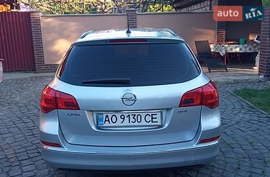 Универсал Opel Astra 2013 в Мукачево