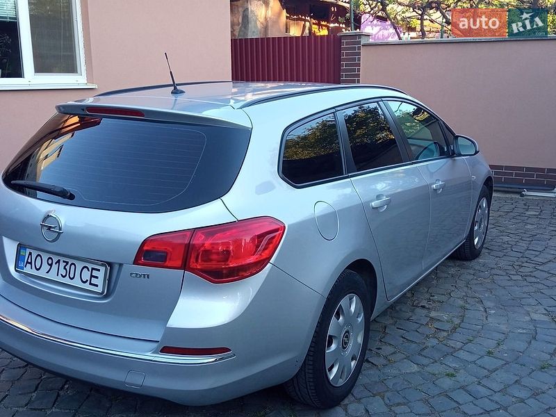 Универсал Opel Astra 2013 в Мукачево
