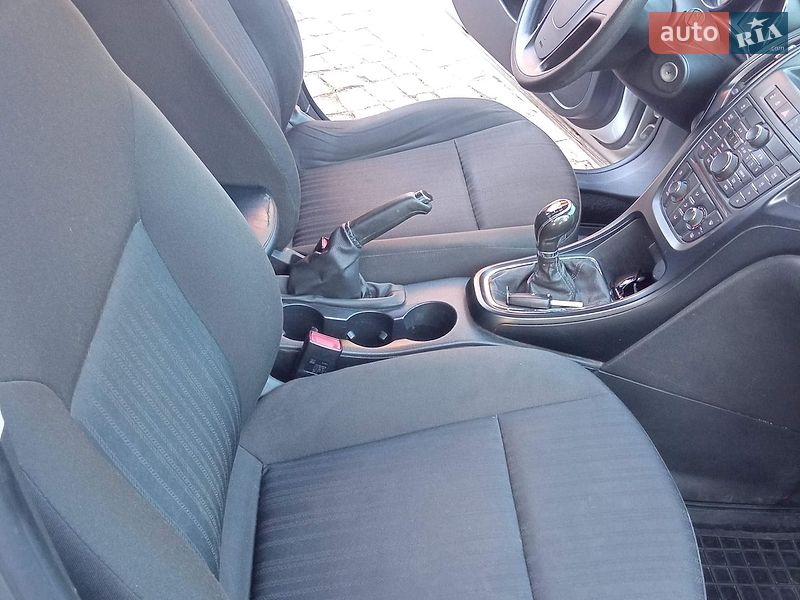 Универсал Opel Astra 2013 в Мукачево