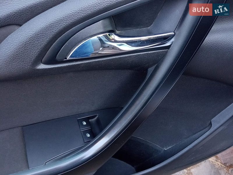 Универсал Opel Astra 2013 в Мукачево