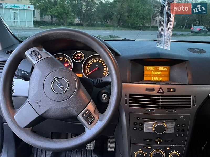 Хэтчбек Opel Astra 2004 в Каменец-Подольском