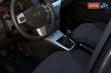 Хэтчбек Opel Astra 2012 в Дрогобыче