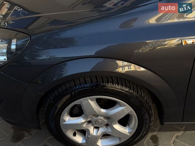 Хэтчбек Opel Astra 2012 в Дрогобыче