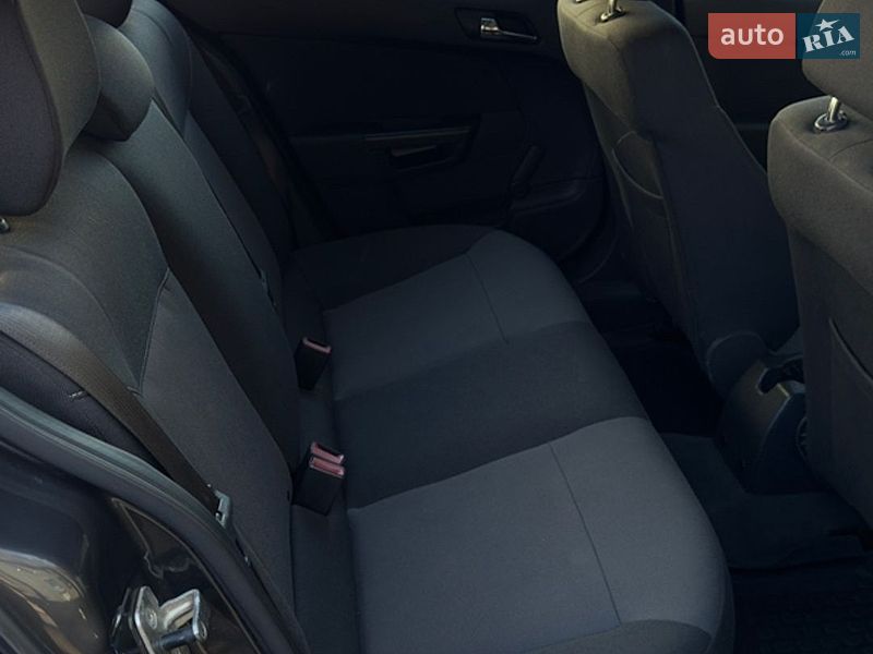 Хэтчбек Opel Astra 2012 в Дрогобыче