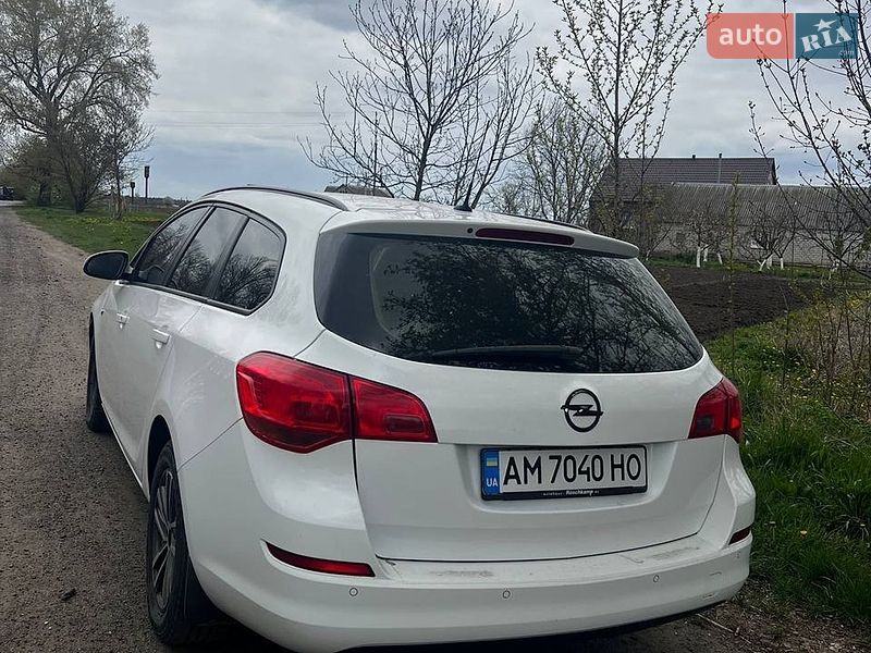 Универсал Opel Astra 2012 в Бердичеве