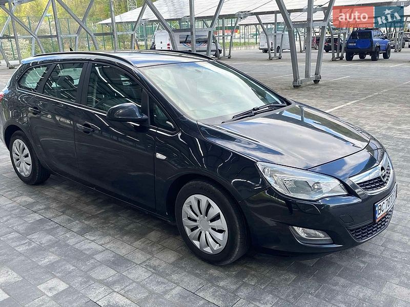 Универсал Opel Astra 2012 в Львове
