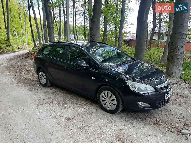 Универсал Opel Astra 2012 в Львове