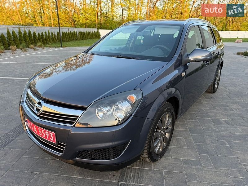Универсал Opel Astra 2010 в Луцке