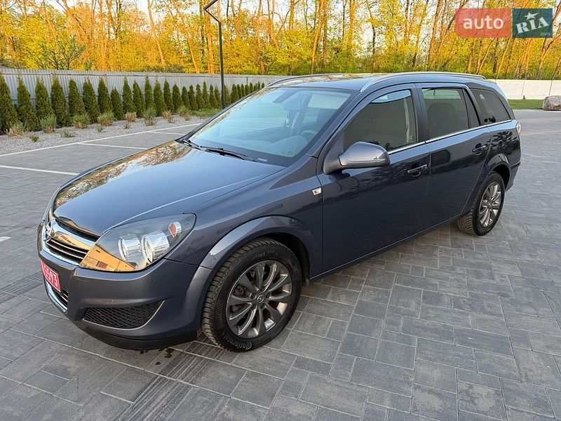 Универсал Opel Astra 2010 в Луцке