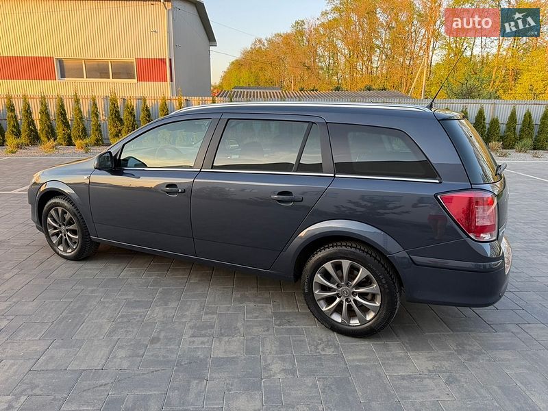 Универсал Opel Astra 2010 в Луцке