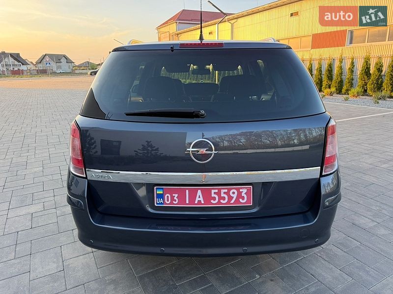 Универсал Opel Astra 2010 в Луцке