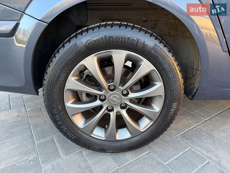 Универсал Opel Astra 2010 в Луцке