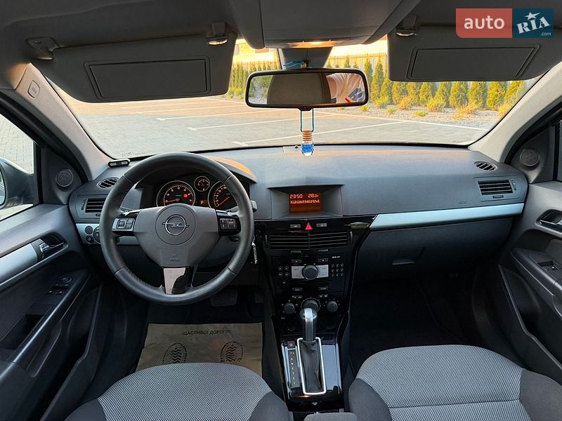 Универсал Opel Astra 2010 в Луцке