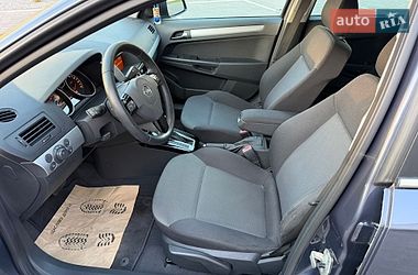 Универсал Opel Astra 2010 в Луцке